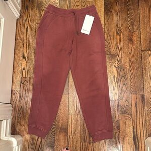 NWT New LULULEMON Scuba HR Jogger; size 6, light maroon color